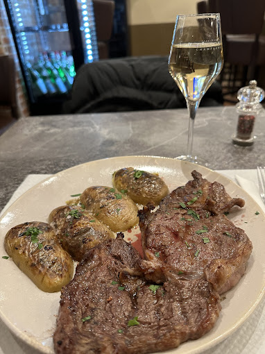 tellmeniela's tweet photo. La Bonne Braise
12 Rue Charles Schmidt, 93400 Saint-Ouen-sur-Seine, France
https://t.co/z5dJxc4aTJ

The reviews of store are excellent and written by locals. Their meat dishes are excellent in a quiet mood and he can enjoy both wine and beer.

#KANGDANIEL 
#ACT #RECT #ACTinEurope https://t.co/5WBAVhCVgv