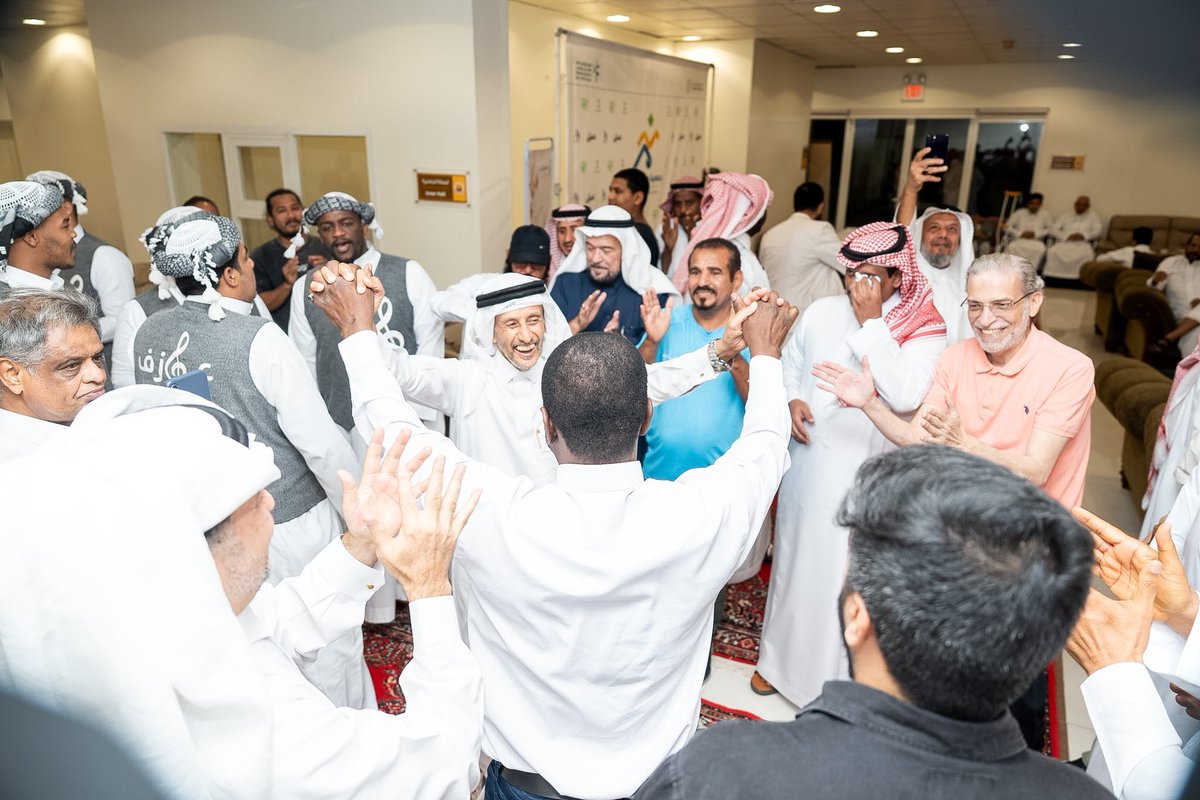 mushatyanbu_org's tweet photo. في حفلين بهيجين لـ #جمعية_مشاة_ينبع بمناسبة #عيد_الفطر1446
احتفل فريق مشاة وهايكنج ينبع بـ80 مشاركا بمركز المودة برفقة عروض شعبية وضيافة من شاي حرس وNRG ومطبخ القمة 
وفريق #مشاة_ينبع_النسائي بـ40 مشاركة في الجوهرة مول
كرّمنا نجوم #ينبع_تمشي٤ ووزعناالجوائز🏅
شكرا كل من حضر وأسعدنا https://t.co/HnbGmzkxQJ