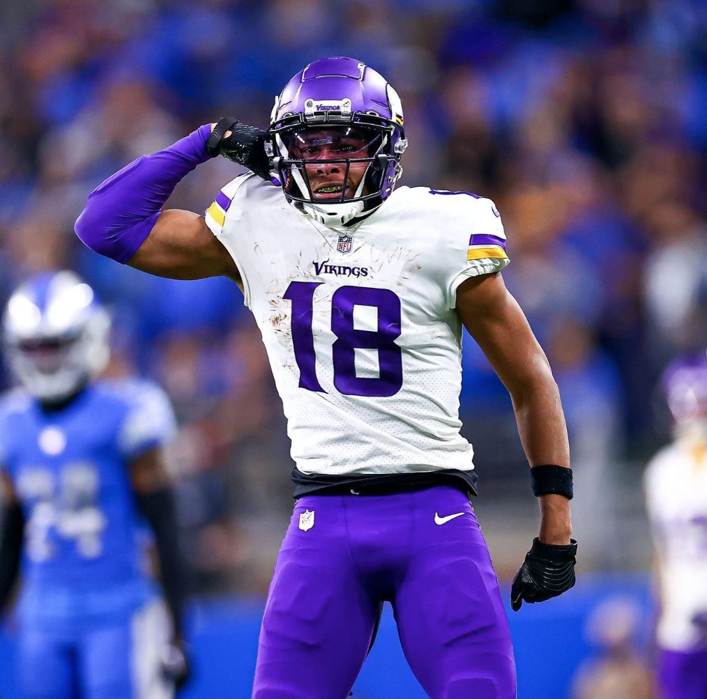 MLFootball's tweet photo. RIGHT NOW: WHICH WIDE RECEIVER ARE YOU CUTTING…?  
   - Ja’Marr Chase  
   - Justin Jefferson
   - AJ Brown
   - CeeDee Lamb https://t.co/ur1SS0Usf6