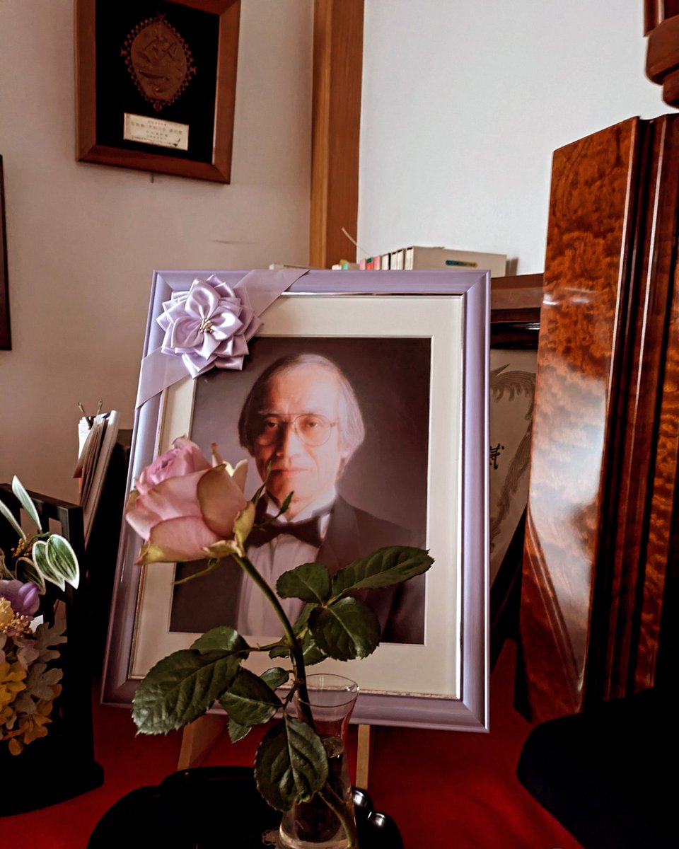 4月10日父中元清純の命日です。早いもので8年になります。5月3日皆様どうぞ父の名曲の数々楽しんで頂けましたら何より喜ぶ事と思います。Tsubura'sカンパニーModeste
modeste2021.wixsite.com/modeste
#中元清純　#宝塚歌劇団　#作曲家　#命日　#メモリアルレビューショー　#名曲　#公演