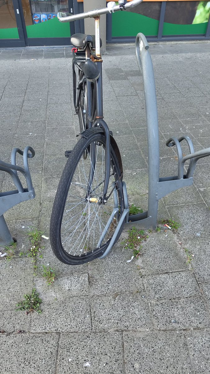 René Vleugel (met een blauw vinkje) tweet media