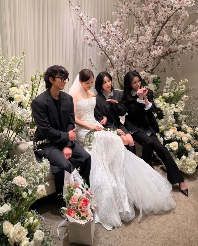 my__o0o_'s tweet photo. 와ㅋㅋㅋㅋㅋㅋㅋㅋㅋ유승호랑 효민 이 사이에 16년 잇다는게 믿기지가않음 시간이왜케빨라 https://t.co/rB9kJpNUzp
