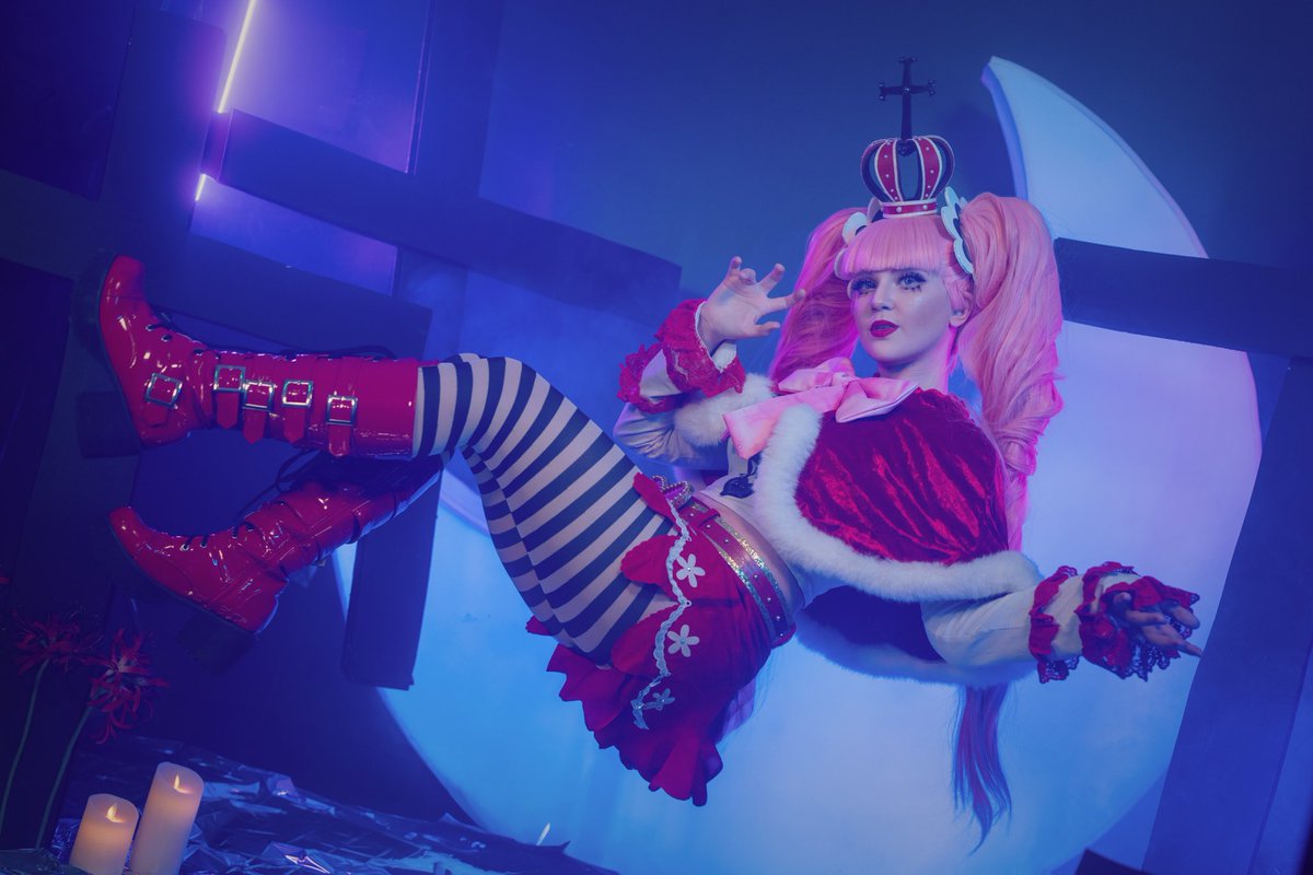 Cosplay *･゜ﾟ･*:.｡..｡.:*🌙*:.｡. .｡.:*･゜ﾟ･*

Perona to serve you ~ 
Or i mean serve me 💜

:;(∩´﹏`∩);: