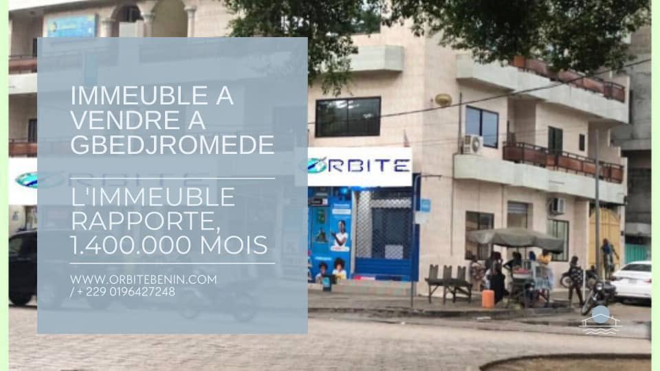 darealcos's tweet photo. Un Immeuble R+2 a vendre a gbedjromede Cotonou 
- comportant 4 appartements et des boutiques 
- l'immeuble rapporte : 1.400.000 par mois
- prix de vente: 200.000.000 fcfa
- plus d'infos sur le site
- 👉🏿https://t.co/iWTcUkRTzN https://t.co/KWGw3gdSmB