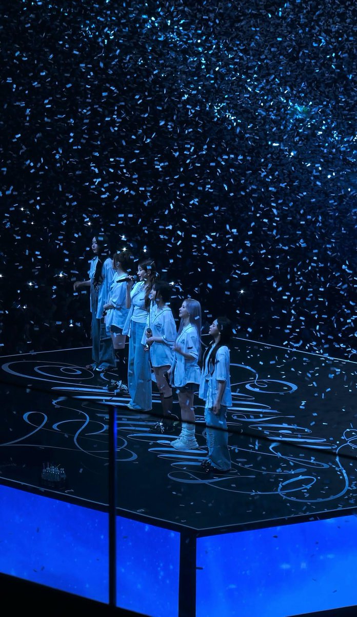yerintopic's tweet photo. very pretty crazy gfriend concert view https://t.co/SvfyBSslQm