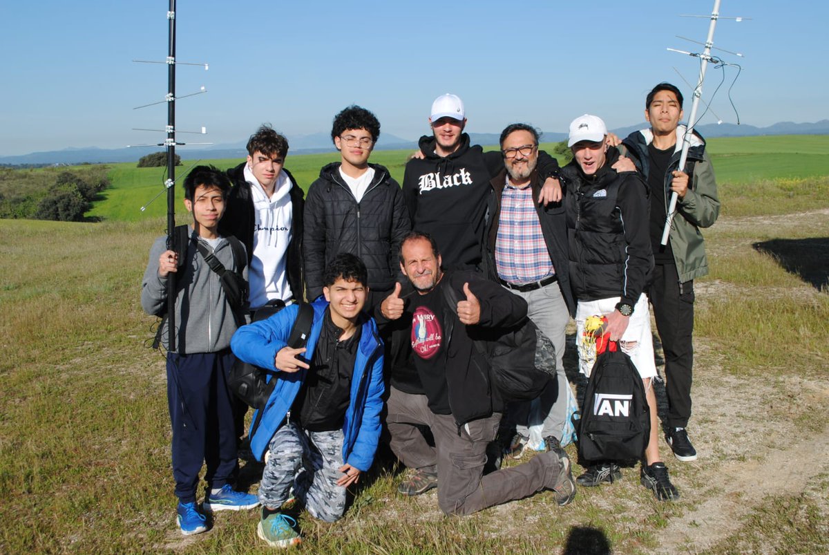 iestomvalmadrid's tweet photo. Nuestros chicos de #FPBasica pasan a la final de la @ComunidadMadrid en el proyecto #Cansat @EseroSp del European Space Education Research Office tras haber lanzado sus 2 satélites 🚀🧑🏻‍🚀👏🏻👏🏻👏🏻💪🏻 https://t.co/qDcZs8s5jy