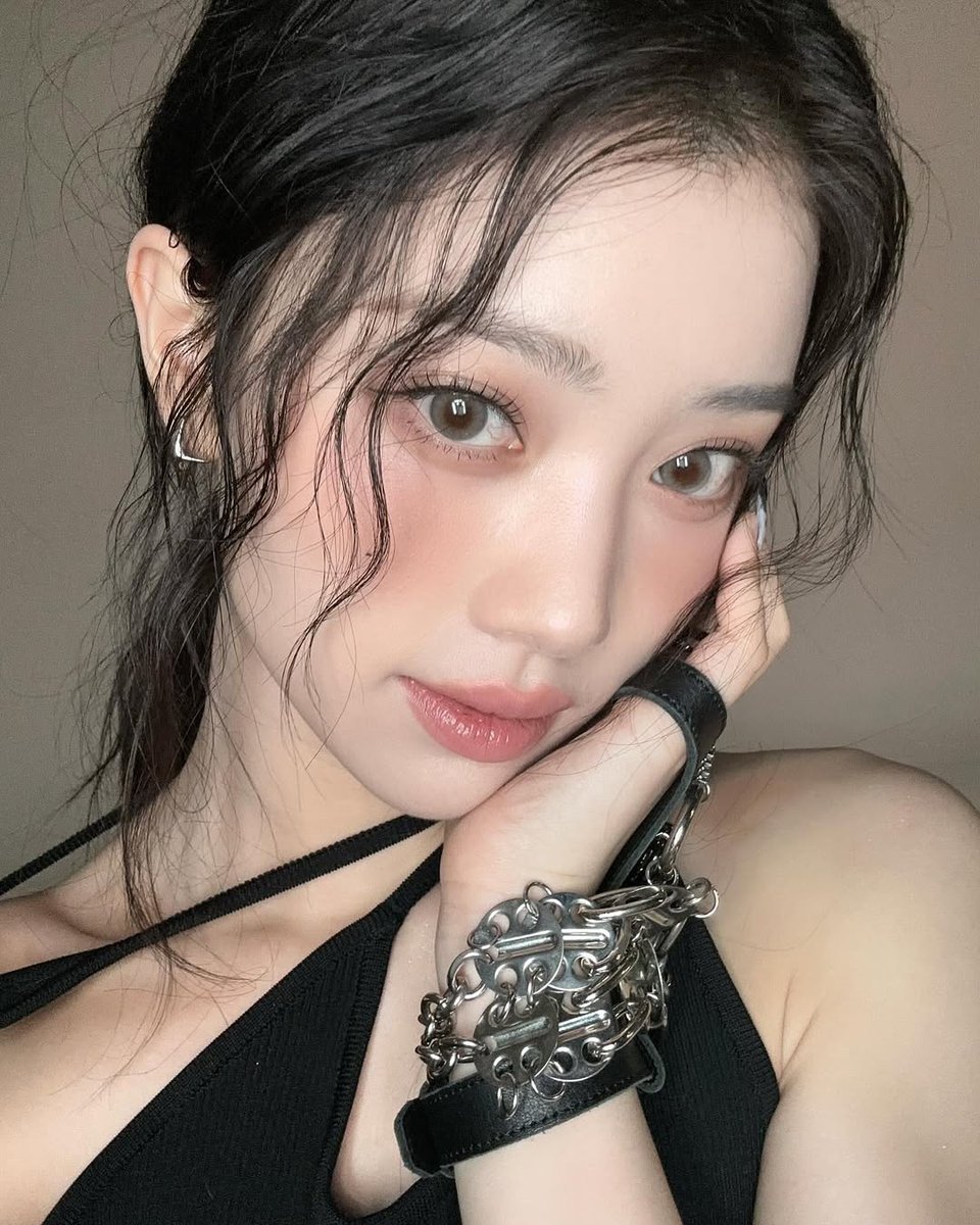 tingmiaomiao's tweet photo. ㅈㅉ사람이라고?조각한게아니라? https://t.co/9b16oXgYNV