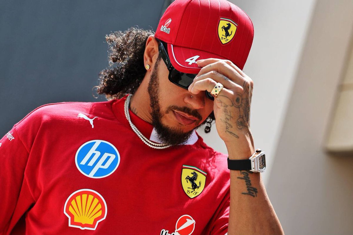 LewisHamArg44's tweet photo. Lewis Hamilton ya está en Bahrain 🇧🇭
Si se sacó las trenzas 😮‍💨 https://t.co/RiPaTd44sE