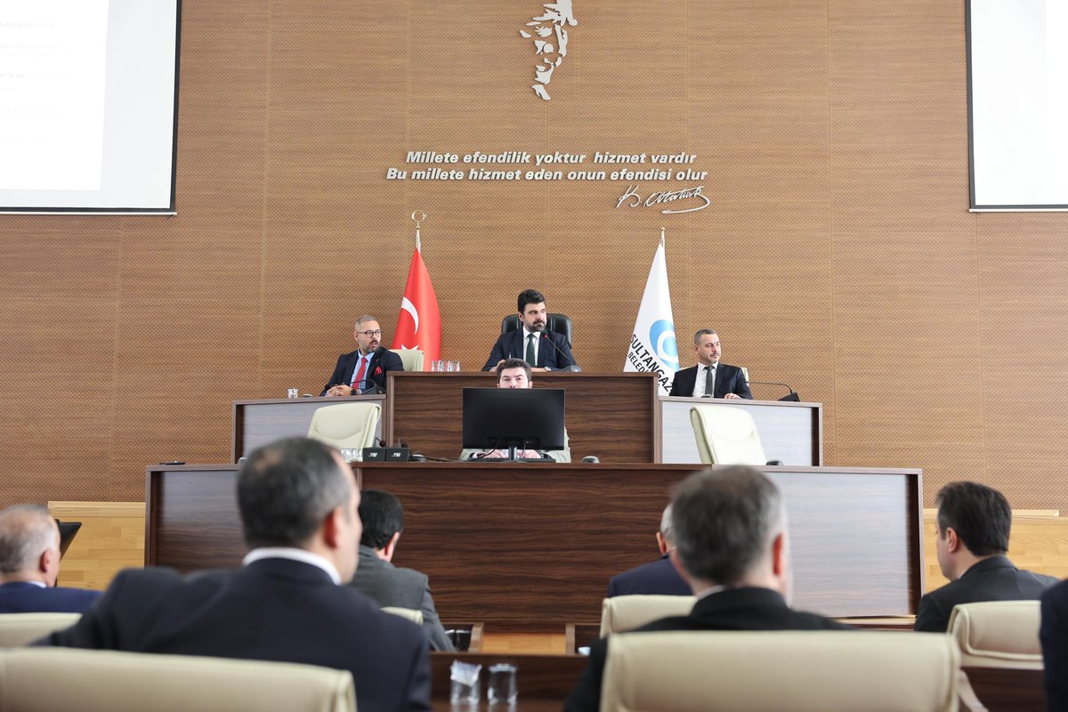 Sultangazi Belediye Meclisinde 2024 yılında gerçekleştirdiğimiz projeler ve sürdürdüğümüz çalışmalara ilişkin Faaliyet Raporu sunumumuzu gerçekleştirdik.

Altyapı ve üstyapı yatırımlarımızın yanı sıra; insana dokunan projelerimizle, eğitimden spora, kültürden çevreye dair çeşitli