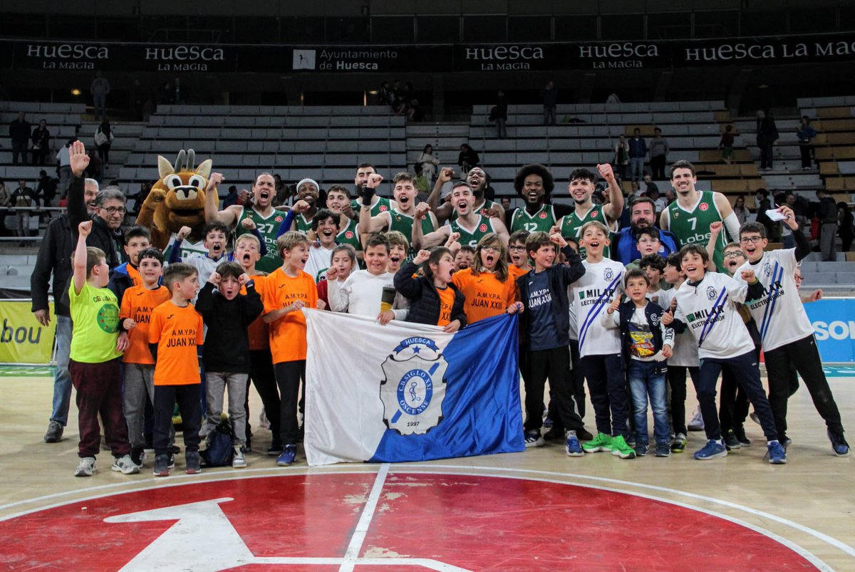 🍀La buena compañía siempre nos da suerte.

👏🏻👏🏻Gracias CD Siglo XXI Oscense por disfrutar en el Palacio y animar al equipo todo el partido.

💙 Aúpa <a href="/siglo21oscense/">CD Siglo XXI Oscense</a>🤍
💚 Aúpa Peñas🤍

#LobeHuescalaMagia
#ClubBaloncestoPeñas