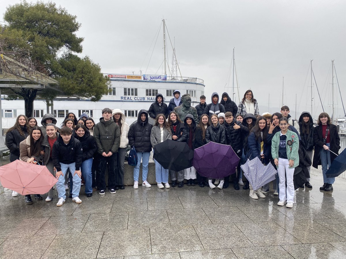 O alumnado de 3º e 4ºESO que está cursando a materia de Francés, acudiu ao Teatro-Cine Salesiano para ver a representación da obra “Lupin” realizada pola compañía Transeduca. Unha vez rematada a obra, baixamos ó porto de Vigo onde viron a estatua de Xulio Verne. <a href="/Transeduca/">Transeduca</a>