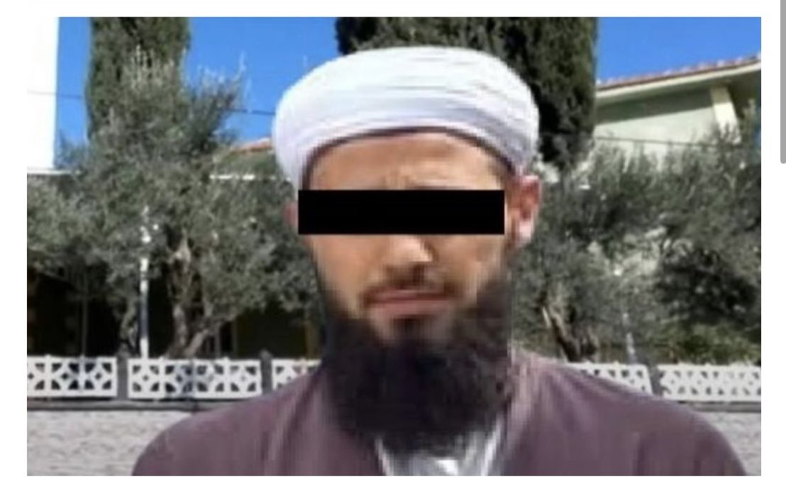 📍Bandırma Kayacık Camii imamı, aynı zamanda Kur’an Kursu hocası.
📍Yaşları 8-10 arası, 3 kız 1 erkek öğrenciye, camide cinsel tacizde bulunduğu iddiası ile tutuklu yargılanıyor.
📍Bugünkü duruşmada içine düştüğü rezil tablo ibretlikti.
⚖️2 hafta sonra karar duruşması var.