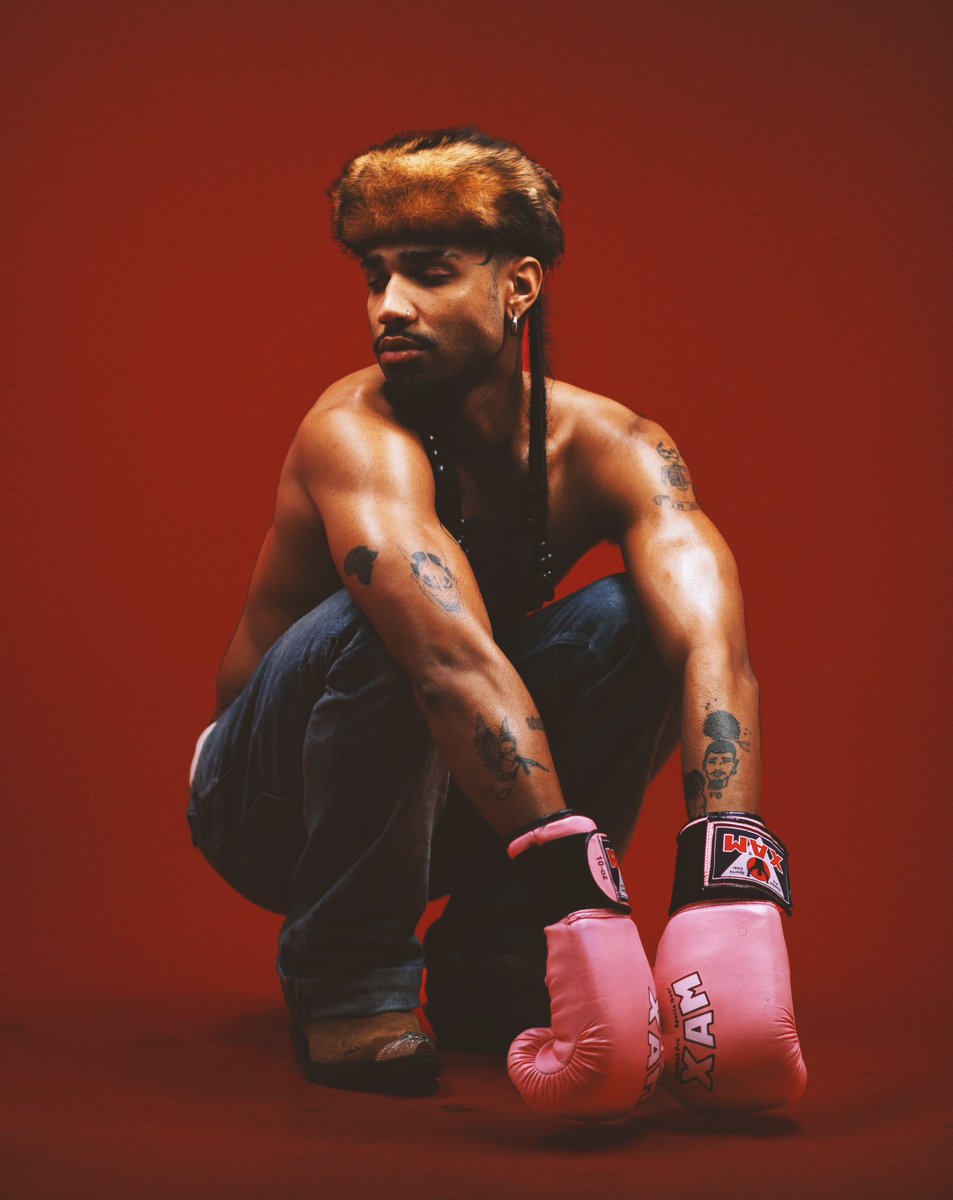 Yo !  
Je suis hyper content de vous dévoiler la pochette de mon single!  
On a bossé fort dessus, j’espère que vous kiffez le mood autant que moi.  

Le son arrive très bientôt… soyez prêts! 🥊
Dites-moi ce que vous en pensez !
Dispo le 18 avril 2025 sur toute les plateformes!