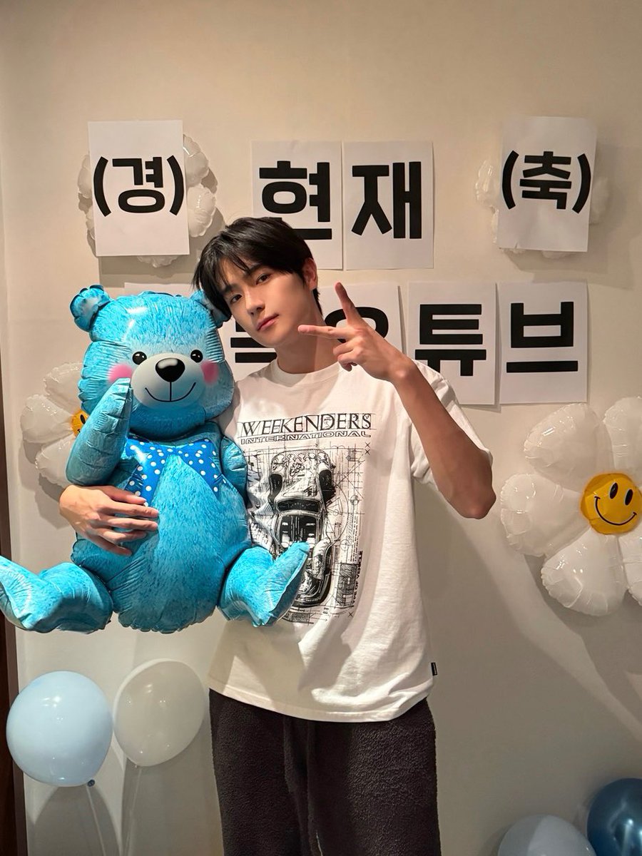 [📸] 현재 하고 싶은 거 다 해🤎 앞으로 더비의 목요일은 현재진행형과 함께 해요🧸

youtu.be/RL9wDiseTxE 

#THEBOYZ #더보이즈
#HYUNJAE #현재