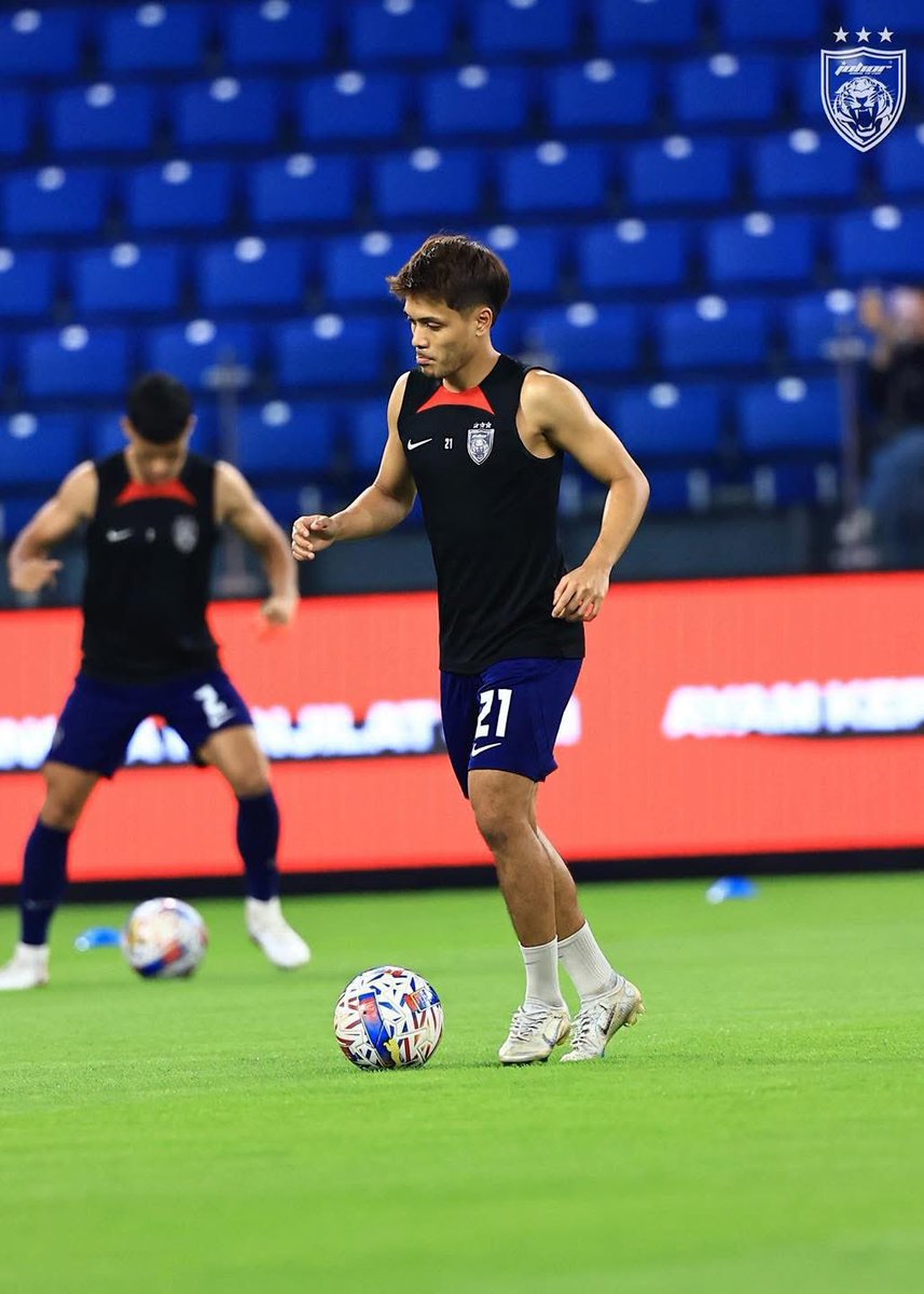 OfficialJohor's tweet image. Warming up and staying sharp 💪🏼

More photos at facebook.com/share/p/1DNXX6…

#JDTvKDN
#LigaSuper
#WhatCanYouDo
#TheTMJeffect
#LuaskanKuasamuJohor
#JDTforAll