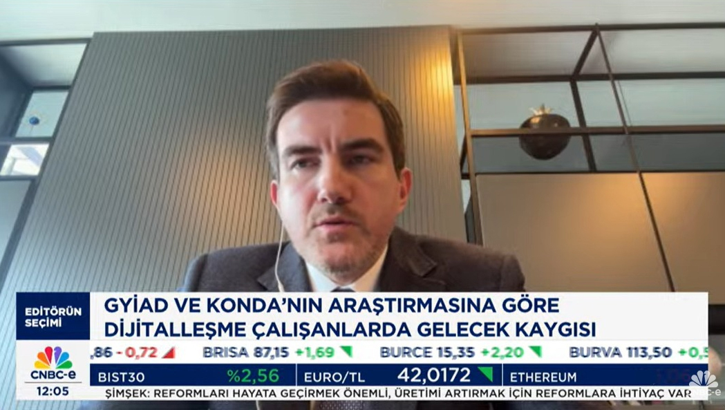 Bugün <a href="/cnbceofficial/">CNBC-e</a>   canlı yayında, “Dijitalleşen Dünyada Nitelikli Aranan Eleman Fırsatı” raporunu ve çözüm önerilerimizi paylaştım. Dijitalleşmenin sunduğu fırsatları, firmalar ve çalışanlar doğru stratejilerle değerlendirirse, bu dönüşümün kazananı tüm paydaşlar olabilir.