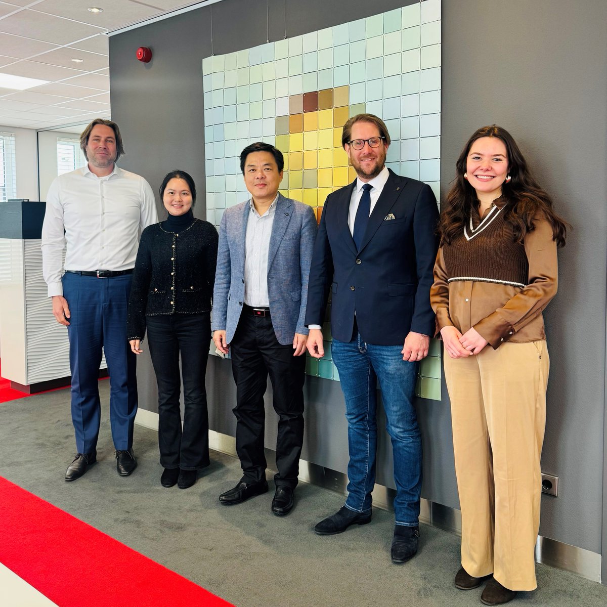 We hadden de eer om de Chinese Ambassade in Nederland te ontvangen op ons kantoor. Mooie gesprekken over samenwerking, wederzijds begrip en handel tussen China en NL. Bij Coolen China slaan we bruggen tussen twee werelden. 🌍🤝 #ChinaNederland #InternationaleHandel #CoolenChina