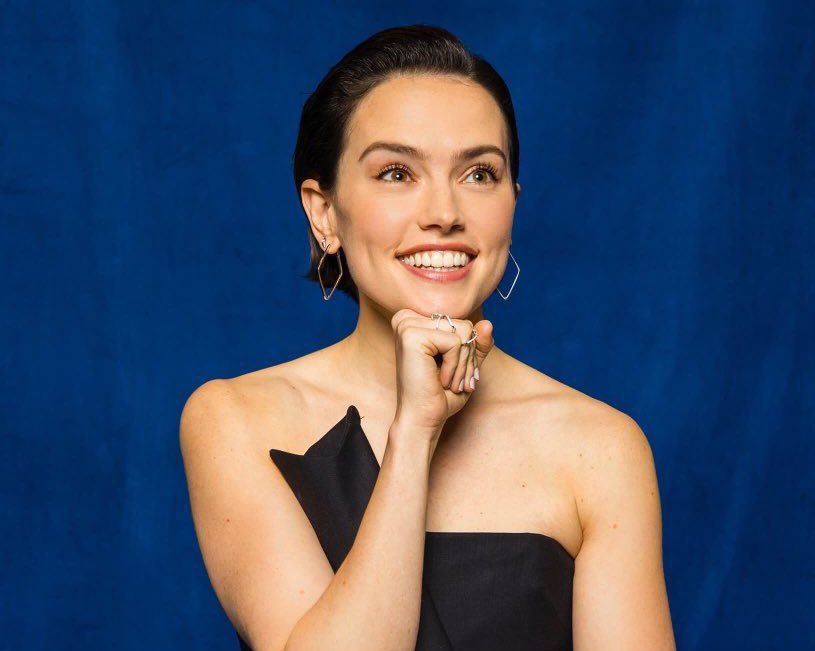 sw_holocron's tweet image. Happy birthday to Daisy Ridley! May the Force be with you!