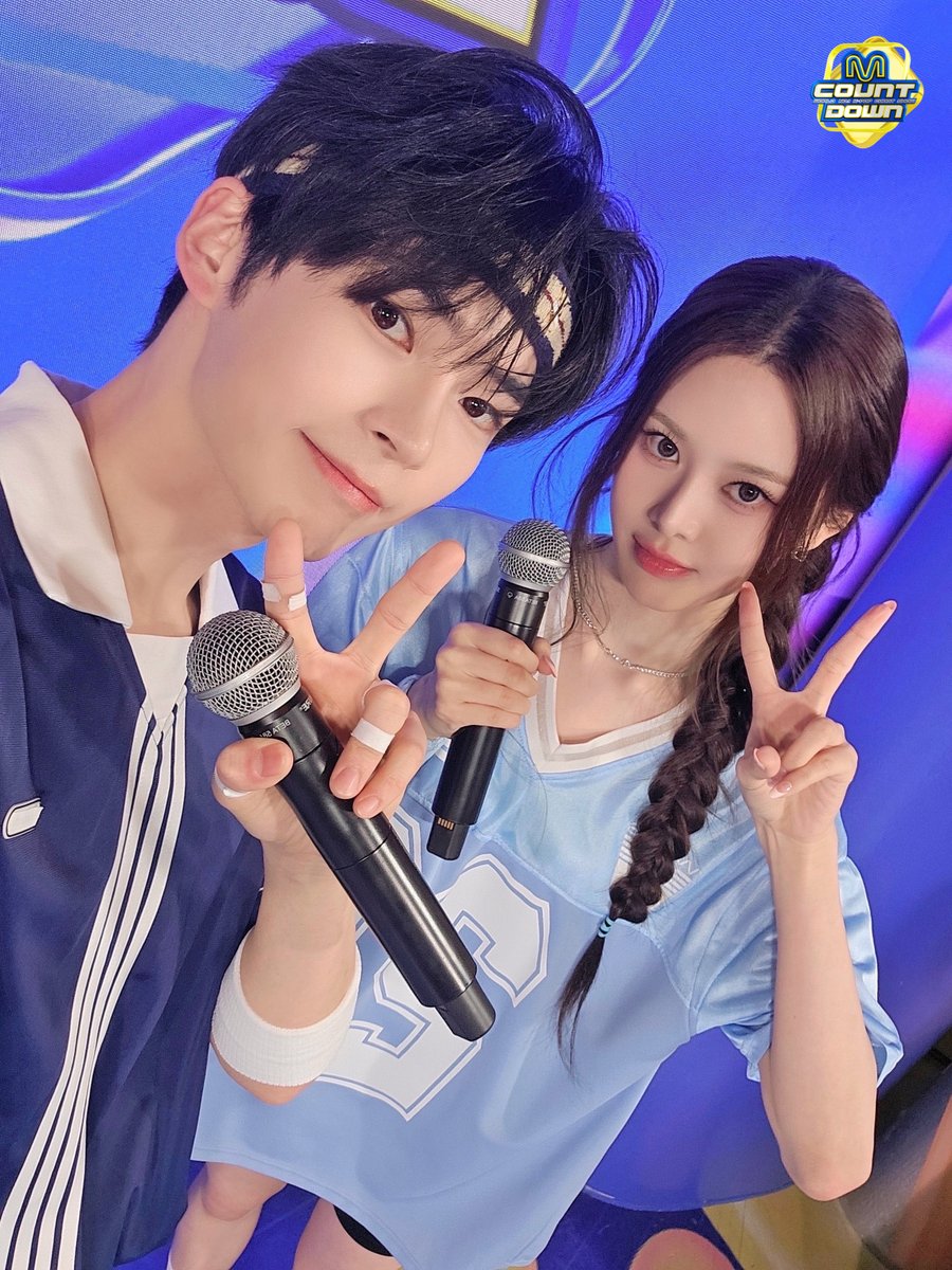 MnetMcountdown's tweet photo. [Web발신]
[K-POP 리그 개막 안내]
K-POP 리그에서 1위를 달리는
‘엠카운트다운’의 개막전이
4월 10일 Mnet에서 열렸습니다!

믿고 보는 케미 한빈&amp;지민과 함께했던 엠카 -`♥´-
불꽃 튀는 라인업은 매주 Mnet 엠카운트다운에서 확인하세요!

#성한빈 #SUNGHANBIN
#방지민 #BANGJEEMIN https://t.co/yEtg4V5HUv