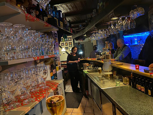 tellmeniela's tweet photo. Meet At Tassos
Beim Strohhause 14, 20097 Hamburg, Deutschland
https://t.co/cDAuUfLgAL

It's a quiet but craft beer pub that Daniel likes, with a lot of local uncles &amp; grandfathers,  playing dart and a friendly owner.

 #강다니엘 #KANGDANIEL 
#ACT #RECT #ACTinEurope https://t.co/0po0nx9i9K