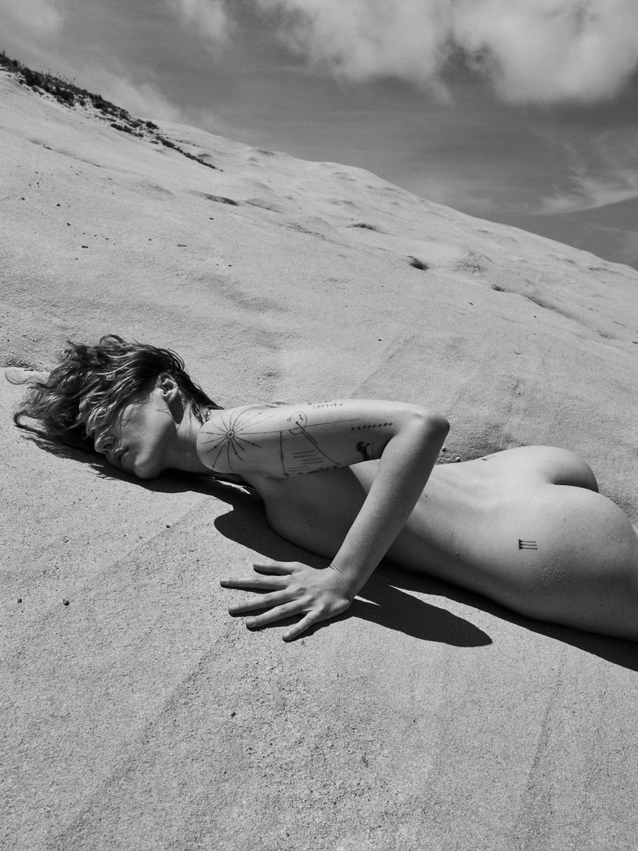 gm art fam 🤍

“Grounded”
1/1 
0.3 ETH

Available on <a href="/shape/"></a> <a href="/Highlight_xyz/">Highlight</a> 

Collective drop of @theframesociety