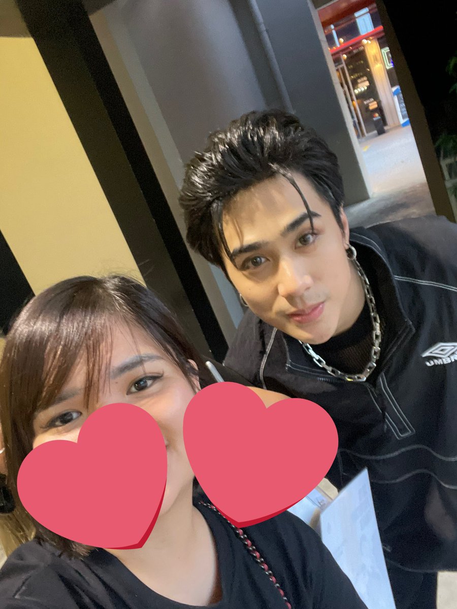 alwaysforbabyj's tweet photo. this whole #JC4L exp โจ
dito ko napagtanto na kilala na nya ako by my name. bonus na yung hugs, small talk, and shoutout! ๐ญ https://t.co/dKVd0drNpZ