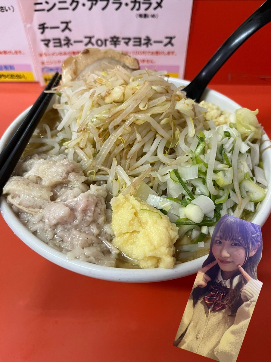 Senatanjiro222's tweet image. #すきすきなおちゃん
#ノーモア参勤交代
#食いしん坊なおちゃん
#日浦菜緒
本日のお昼ごはん
ぶたのジョー ラーメン(小)みそ
無理くり、菜緒をコラージュさせて、いいねをつけてもらう作戦は、きっと成功すると思います(*^^*)