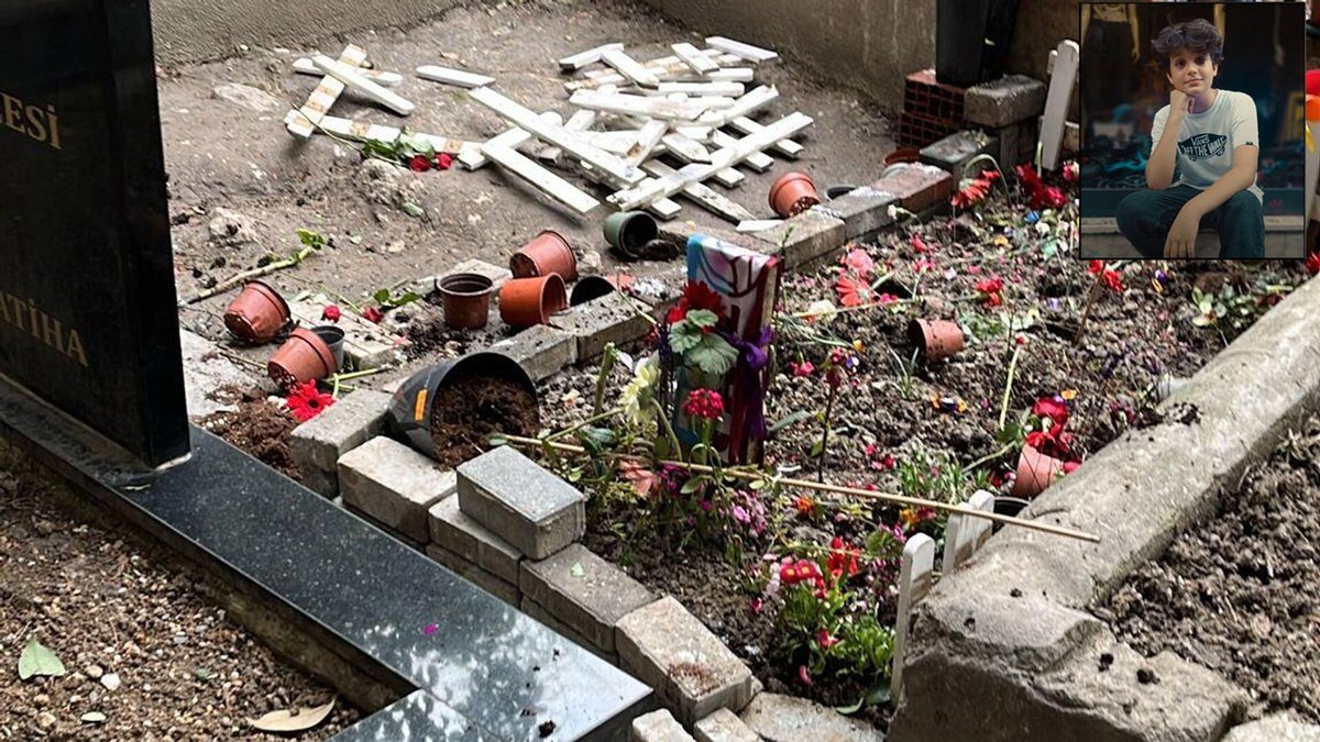 BirGun_Gazetesi's tweet photo. Mattia Ahmet Minguzzi davası başlıyor: Duruşma öncesi mezarı tahrip edildi!
https://t.co/UuHrls7NFN https://t.co/n9wL9pKra9