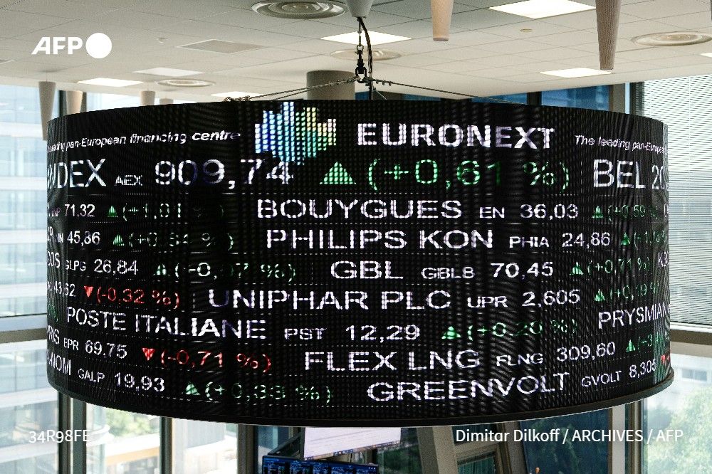 afpfr's tweet photo. Les Bourses européennes décollent à l'ouverture ce jeudi, euphoriques après le spectaculaire revirement de Donald Trump sur les droits de douane imposés au reste du monde, à l'exception de la Chine : Paris +6,43%, Francfort +7,81%, Londres +5,99% #AFP https://t.co/i1aVmfzUuw