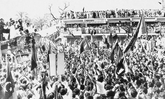 TalalChandio's tweet photo. 10 April 1986 — A moment that shook the world.
Millions filled the streets of Lahore to welcome Shaheed Mohtarma Benazir Bhutto.
One of the largest rallies in global political history. #HistoryToRemember https://t.co/CRe6YfEev4