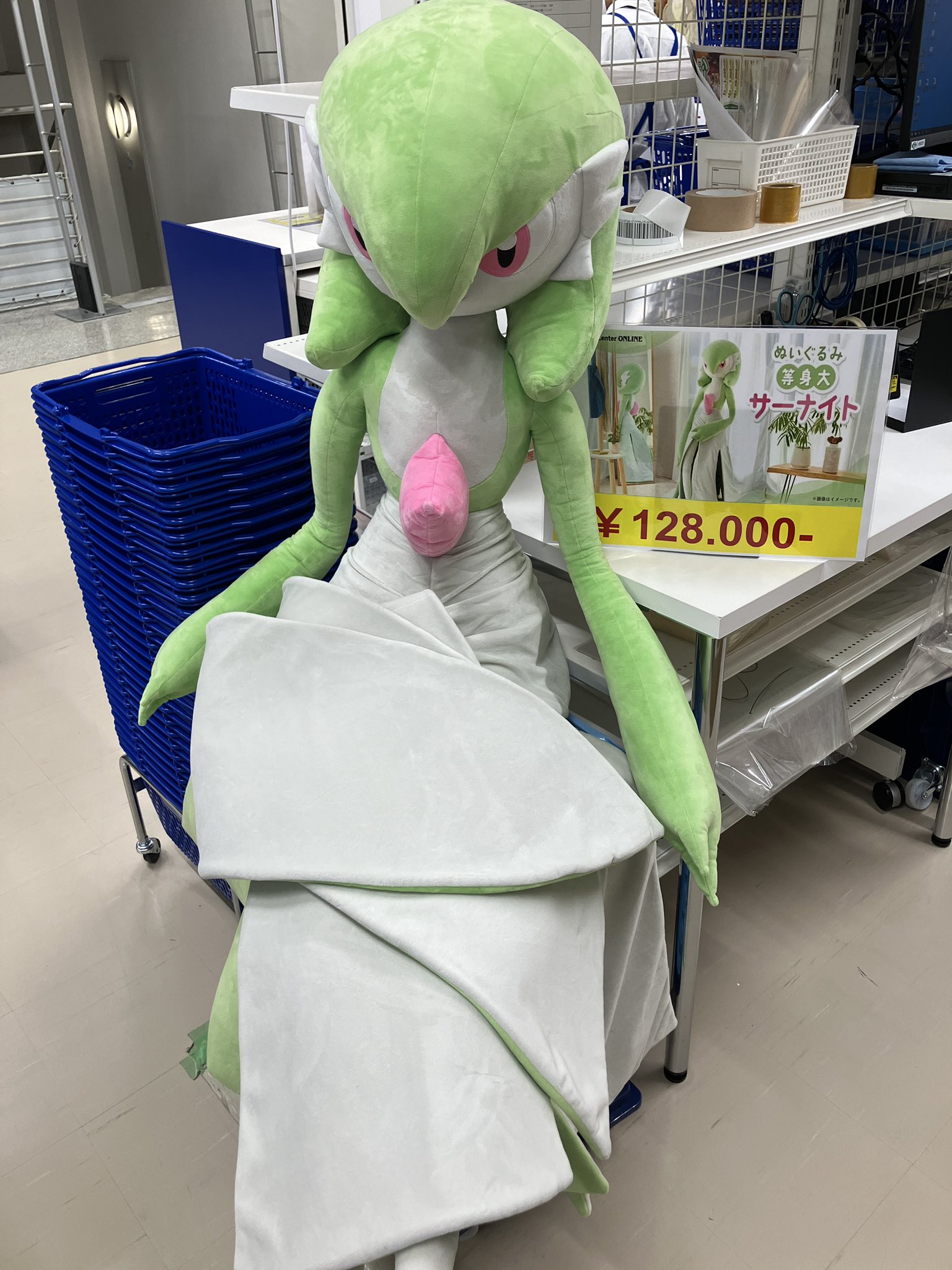 サーナイト　等身大　ぬいぐるみ ポケモン「サーナイト」の等身大ぬいぐるみが2月6日より発売