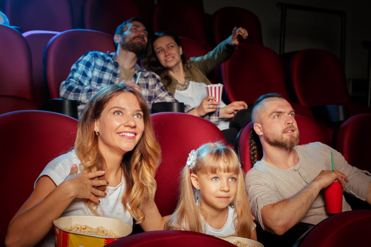 omgtheatreshows's tweet photo. Szukasz magicznej przygody dla swojego dziecka? Ożyw ulubione historie na scenie! Dołącz do nas na niezapomnianą podróż pełną zabawy! Teatralne przedstawienia dla dzieci od OMG SHOWS to idealne rozwiązanie. Niech Twoje dziecko doświadczy magii teatru! #goldilocks #familyshow https://t.co/FCIT94cfi5