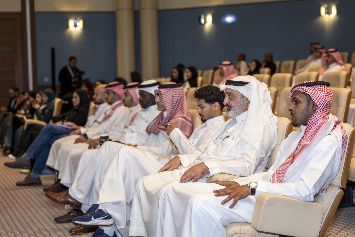 تشرفت برفقة الدكتور عبدالله العضيبي <a href="/abdullah18000/">د.عبدالله العضيبي</a> ، بعمل ورشة عمل - التغطية الميدانية في الاستثمار الرياضي - والتي كانت من ضمن فقرات #منتدى_الاستثمار_الرياضي 

فكل الشكر لكافة الزملاء في كافة القطاعات القائمة على المنتدى 
<a href="/mosgovsa/">وزارة الرياضة</a> 
<a href="/MISA/">وزارة الاستثمار</a> 
<a href="/Saudispf/">منتدى الاستثمار الرياضي | SIF</a> 
<a href="/LDI_SAUDI/">معهد إعداد القادة</a>