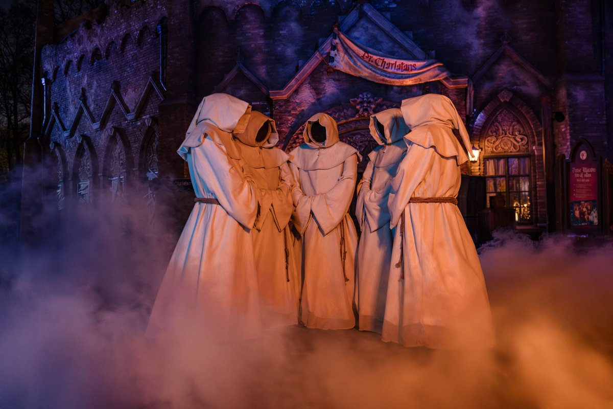 Efteling's tweet photo. Brrr! 😨 Wat denk jij bij het zien van deze bewoners van het Huyverwoud?! https://t.co/ayUmmimVWU