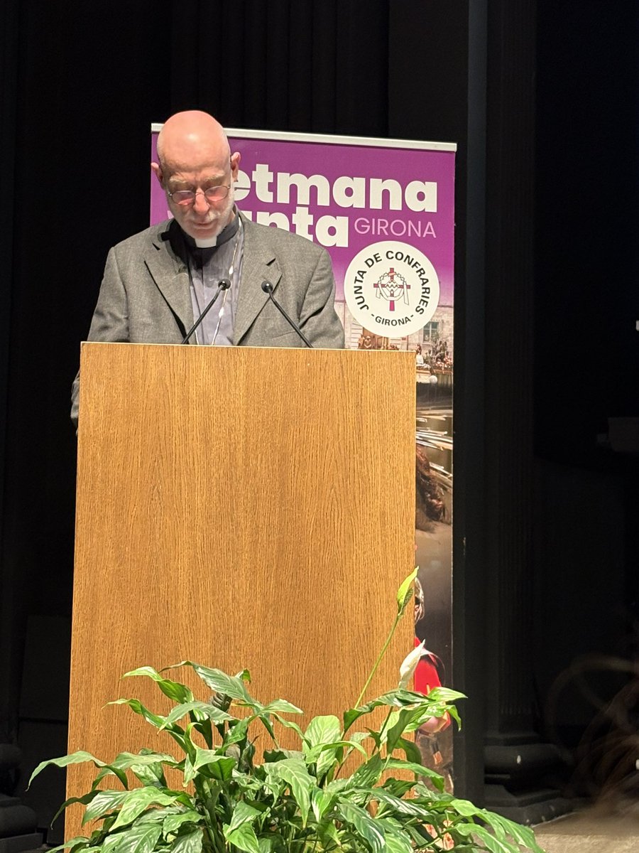 Ahir fra Octavi Vilà, bisbe de Girona, va fer el pregó de Setmana Santa. En un discurs d’estructura impecable el bisbe va transitar pels passos de la processó i va establir la simetria entre els dolors de fa uns dos mil anys amb els dels desvalguts de la societat contemporània.