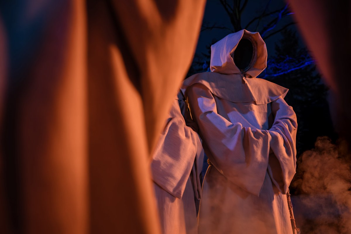 Efteling's tweet photo. Brrr! 😨 Wat denk jij bij het zien van deze bewoners van het Huyverwoud?! https://t.co/ayUmmimVWU