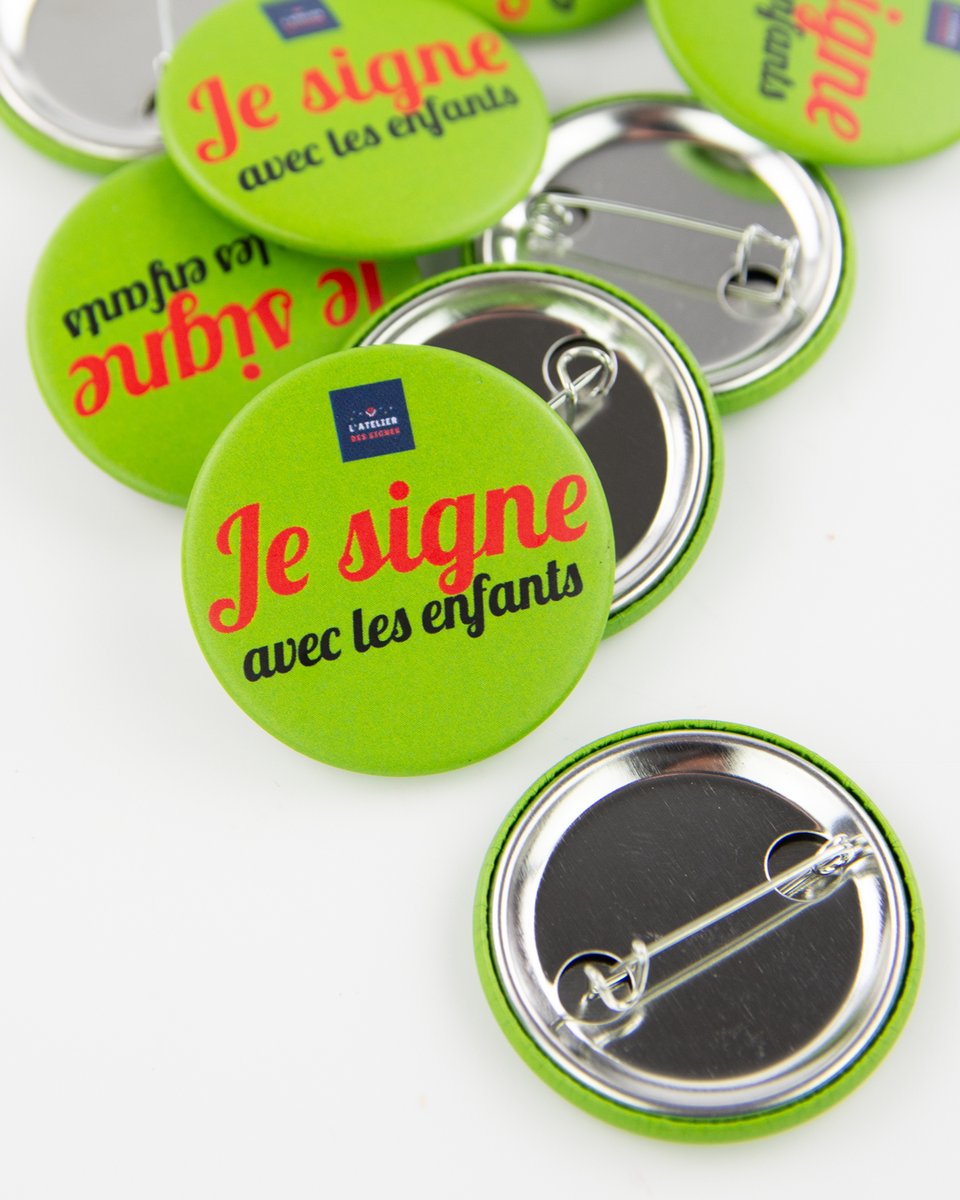 👐 L'atelier des signes helps little ones grow with autonomy and express themselves through baby sign language.
A beautiful project full of emotion from the very first gesture.
Thanks for trusting Camaloon with your custom badges! 💛