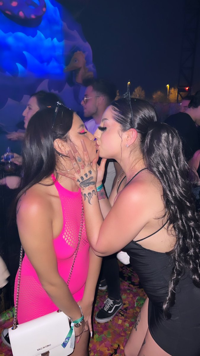 Catherine15525's tweet photo. Qui veut baiser ma sœur et moi ? Like et je t'envoies nos corps 💋

Dis moi quand c'est fait 
Telegram:https://t.co/3PyLGnC4Rf https://t.co/ztFzrd67PZ