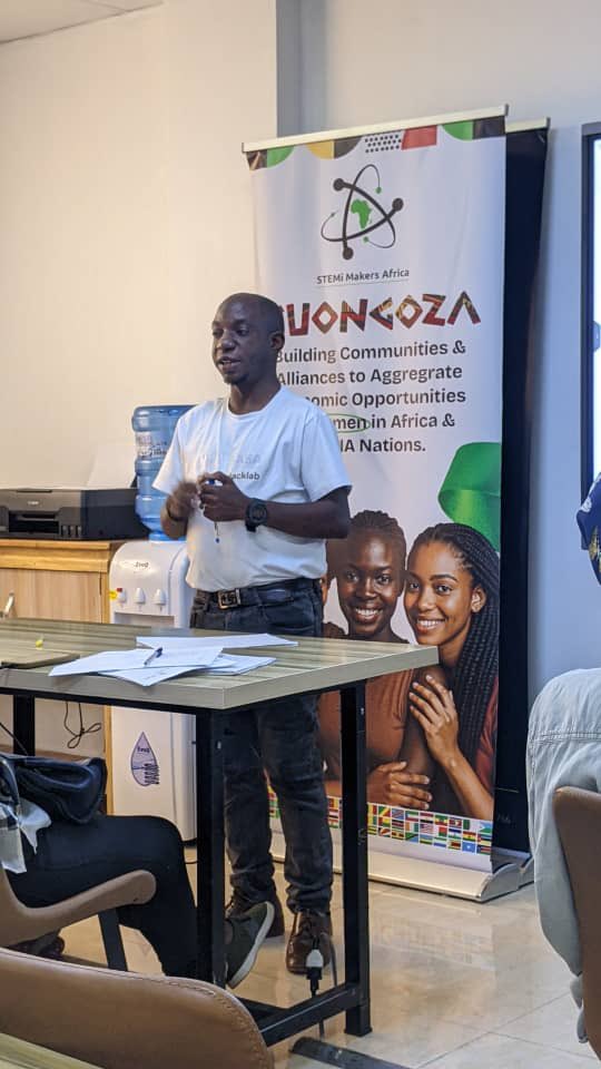 NdotoTimiza's tweet photo. #ProjectKuongozaTz2025 Day 3.  Leo wanawake wajasiriamali wanajifunza Data analytics (Uchanganuzi wa data) na jinsi ya kutumia data kutunza kumbukumbu za kifedha. 

#EmpowerWomenToLead https://t.co/76eRTgeZNd