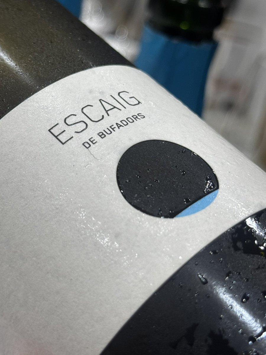 gardenia_nala's tweet photo. Impresionante cata de Ton Mata para probar sus vinos de su proyecto personal Bufadors, pudimos probar Escaig 17
#bufadors #corpinnat #tonmata #outletdevinos https://t.co/hTYkSYjVLF