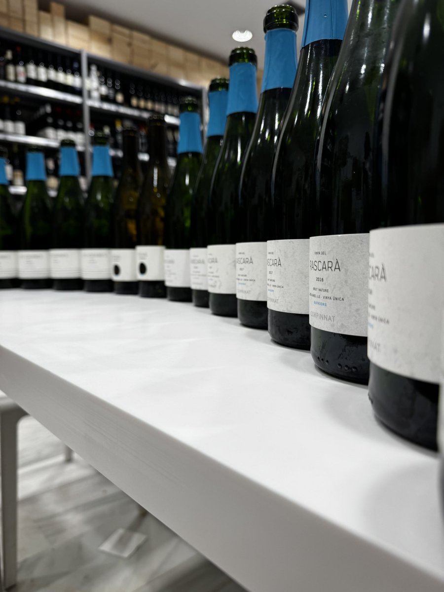 gardenia_nala's tweet photo. Impresionante cata de Ton Mata para probar sus vinos de su proyecto personal Bufadors, pudimos probar Escaig 17
#bufadors #corpinnat #tonmata #outletdevinos https://t.co/hTYkSYjVLF
