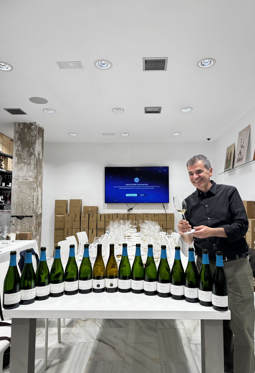 gardenia_nala's tweet photo. Impresionante cata de Ton Mata para probar sus vinos de su proyecto personal Bufadors, pudimos probar Escaig 17
#bufadors #corpinnat #tonmata #outletdevinos https://t.co/hTYkSYjVLF