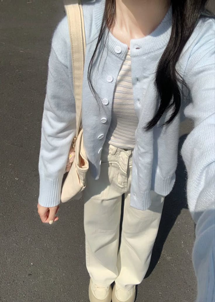 natshels's tweet photo. referensii "outfit minimalist" buat hangout yang cakep-cakep dan mudah di mix n match!! 🎧🧃🌊👀💭 https://t.co/JxWzWGvCPW