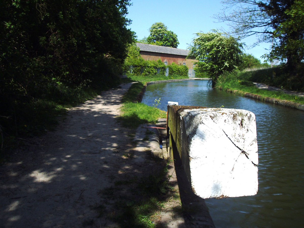 retired_tom's tweet photo. My photos from #April 2008
#CanalRiverTrust #GrandUnionCanal #WendoverArm #PumpHouse #Lock #StopLock #Bridge #Reflections
#Canals & #Waterways can provide #Peace & #calm for your own #Wellbeing #Lifesbetterbywater #KeepCanalsAlive https://t.co/MBUu5rkncy