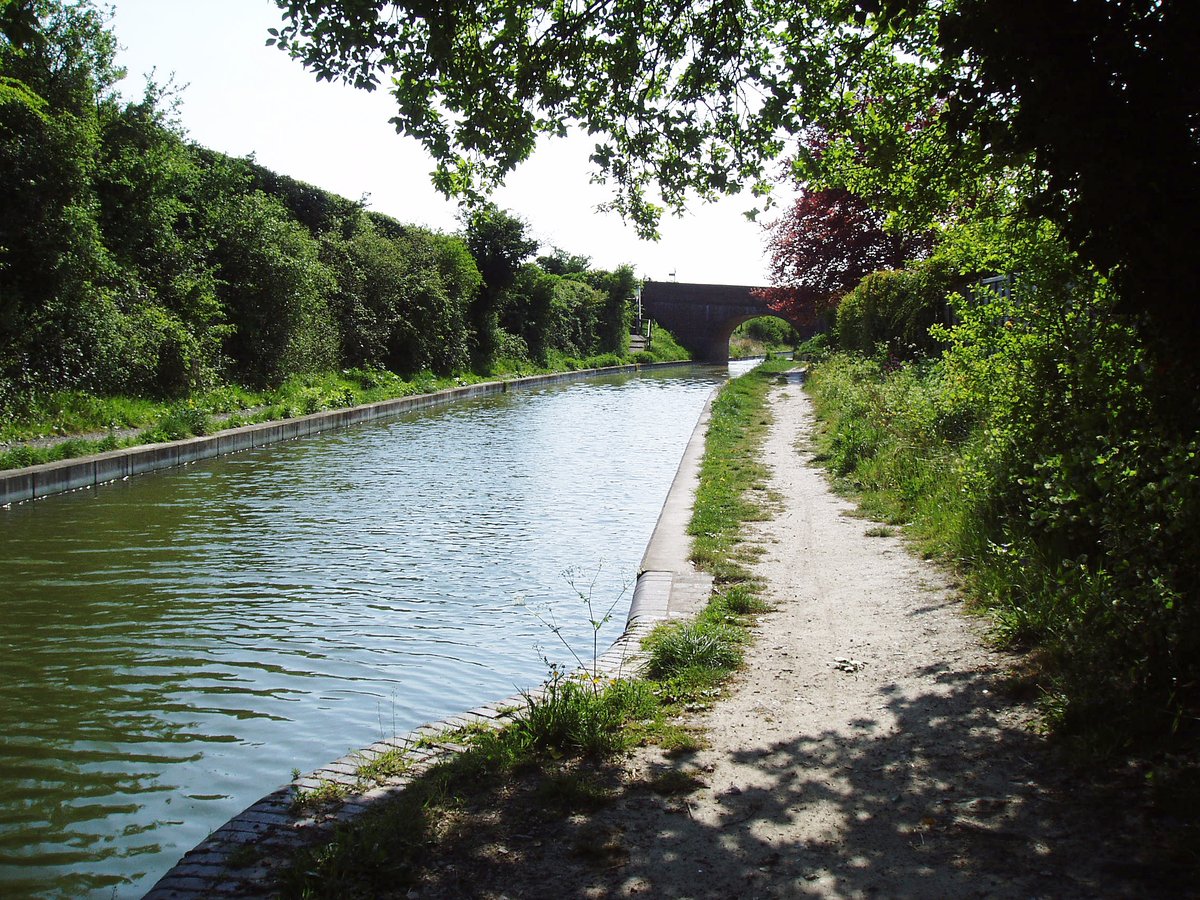retired_tom's tweet photo. My photos from #April 2008
#CanalRiverTrust #GrandUnionCanal #WendoverArm #PumpHouse #Lock #StopLock #Bridge #Reflections
#Canals & #Waterways can provide #Peace & #calm for your own #Wellbeing #Lifesbetterbywater #KeepCanalsAlive https://t.co/MBUu5rkncy