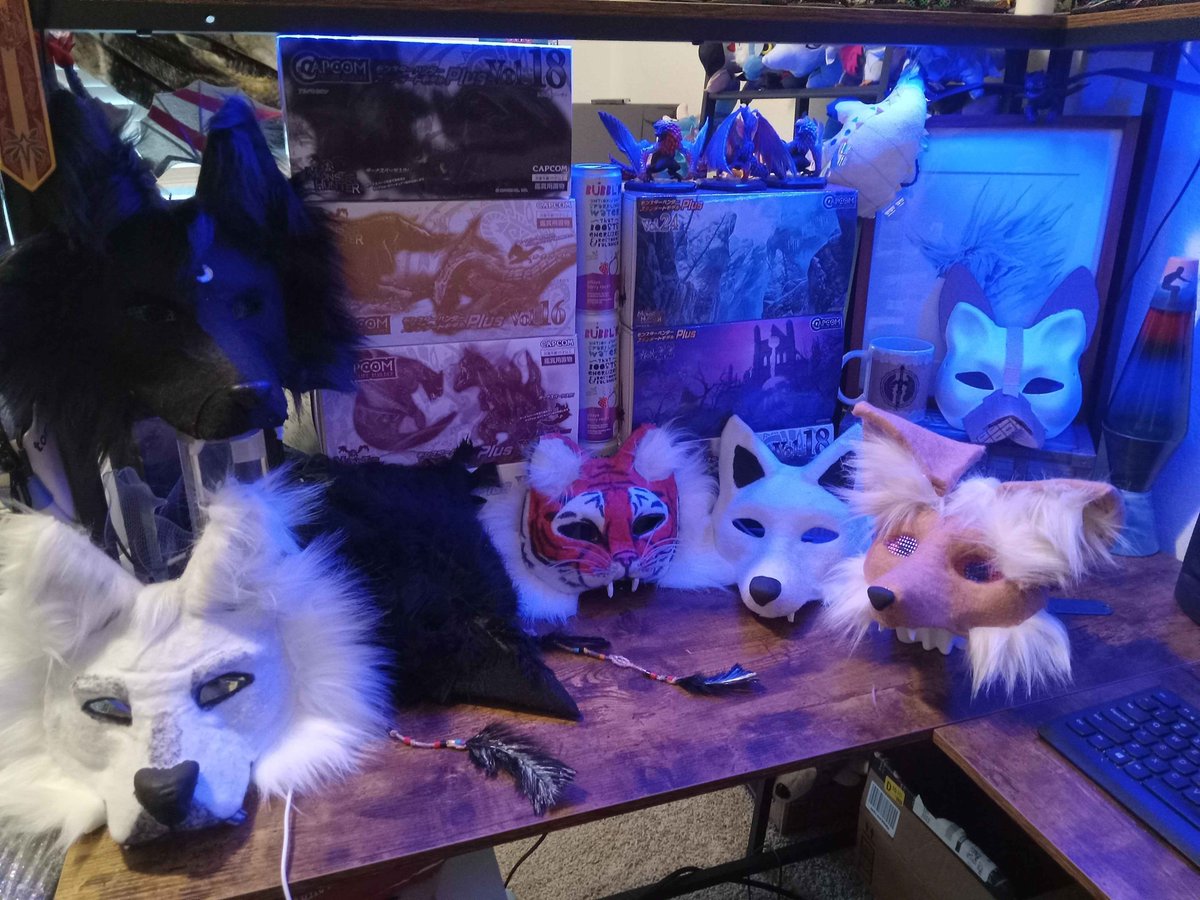 In need of comms‼
Struggling financially, please consider supporting my work with getting your very own high quality custom mask!✨
If you can't afford a mask, please share this to others who can! It helps me out a lot💙