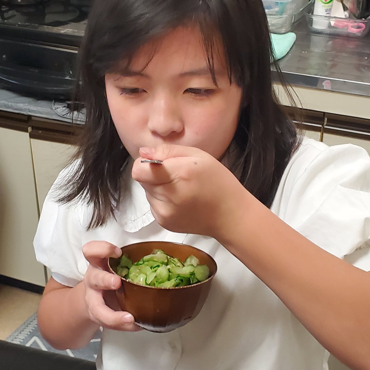 stephcryptie's tweet photo. While the market is red, let's touch green.
My 9 yrs old daughter..
"Cucumber is life" 😅👍💚 https://t.co/eOQmRAQNw3