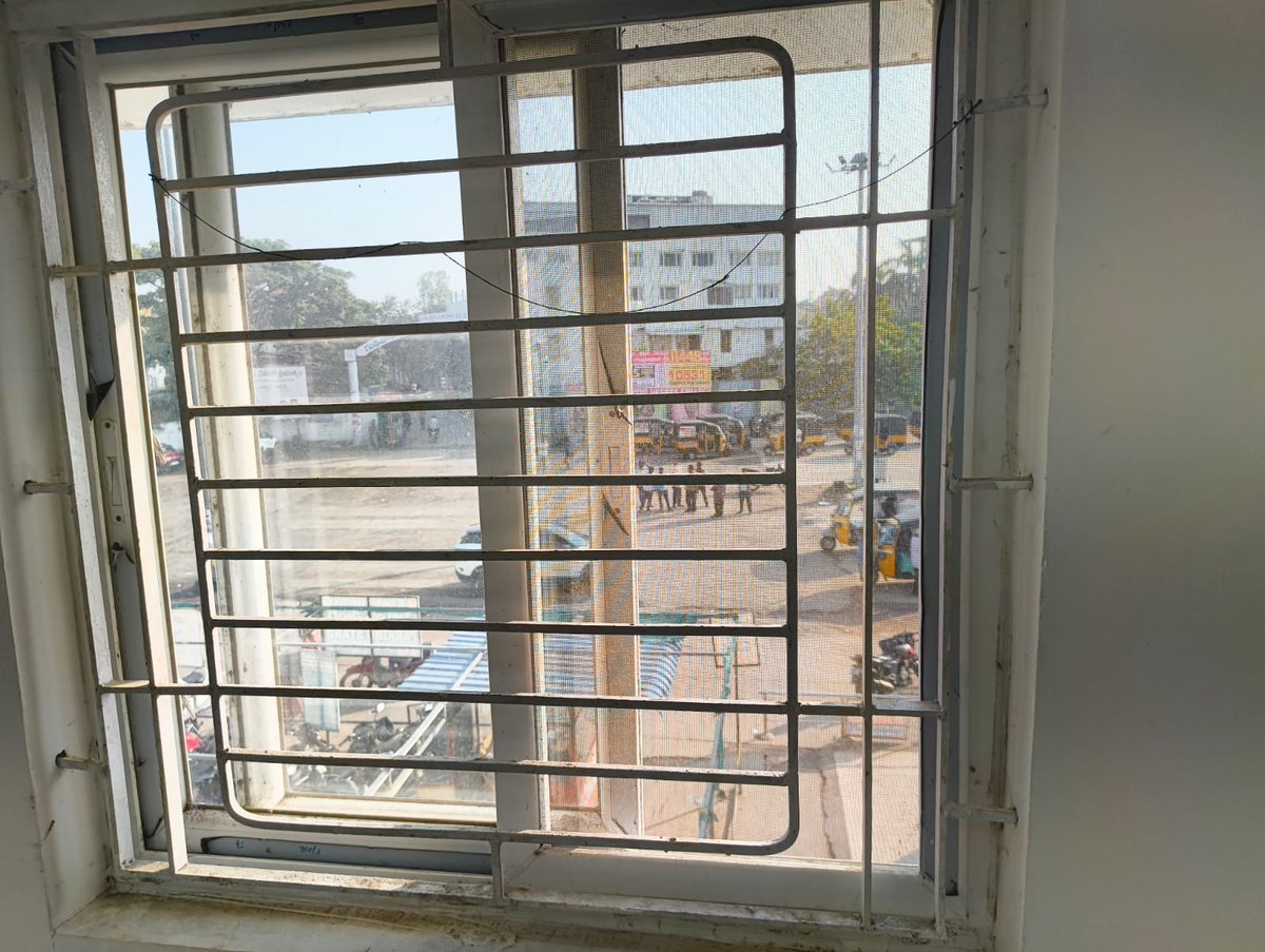 impavan1's tweet photo. @drmvijayawada @RailwaySeva @SrDCMBZA Yesterday again, I took d RR at GDV. I still don't see any curtains to the windows. My last complaint went un answered. Also, d washroom was in pathetic condition. The RR was not cleaned at all.  When can ds be fixed? @SCRailwayIndia @gmscrailway https://t.co/sQpnkqcDv6
