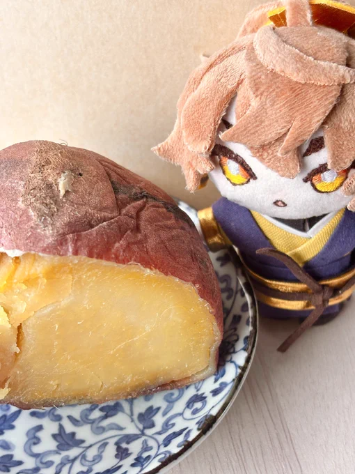 はい、焼き芋だよ。生じゃないよ。お食べ 
