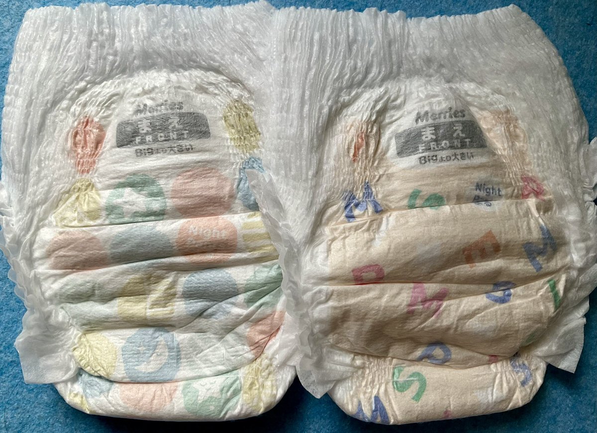 最近おすすめによく出てくる夜用おむつを赤ちゃん用品専門のお店で見つけました。

アルファベット柄とお星さまでした。